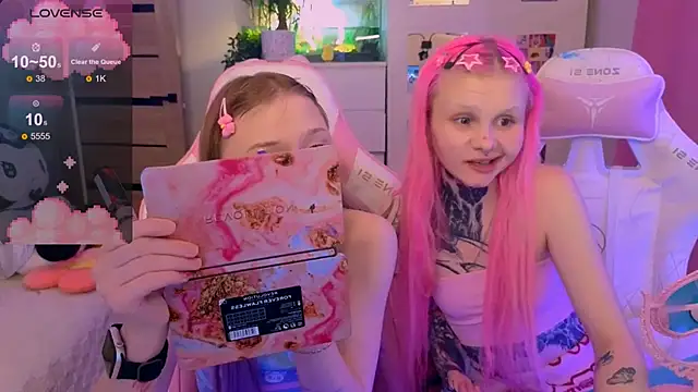 Snapshot of Britney_Lynch chatting on 28, 10, 2025 Britney Lynch online show from 28, 10, 2025