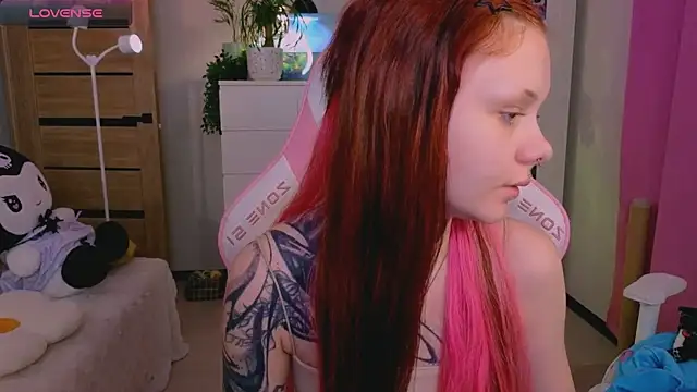 Snapshot of Britney_Lynch chatting on 9, 11, 2025 Britney Lynch online show from 9, 11, 2025