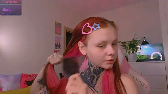 Snapshot of Britney_Lynch chatting on 13, 11, 2025 Britney Lynch online show from 13, 11, 2025