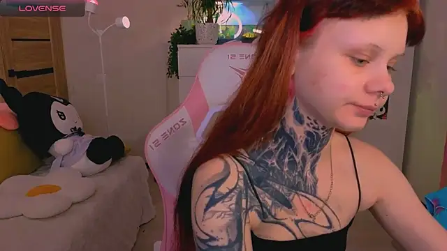 Snapshot of Britney_Lynch chatting on 7, 11, 2025 Britney Lynch online show from 7, 11, 2025