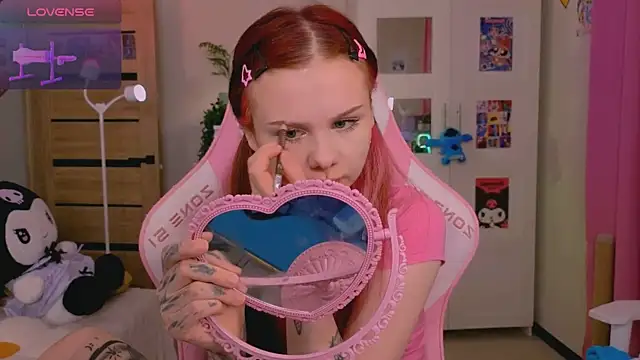 Snapshot of Britney_Lynch chatting on 10, 11, 2025 Britney Lynch online show from 10, 11, 2025