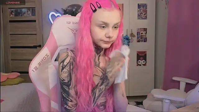 Snapshot of Britney_Lynch chatting on 17, 10, 2025 Britney Lynch online show from 17, 10, 2025