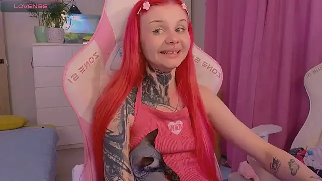 Snapshot of Britney_Lynch chatting on 15, 11, 2025 Britney Lynch online show from 15, 11, 2025