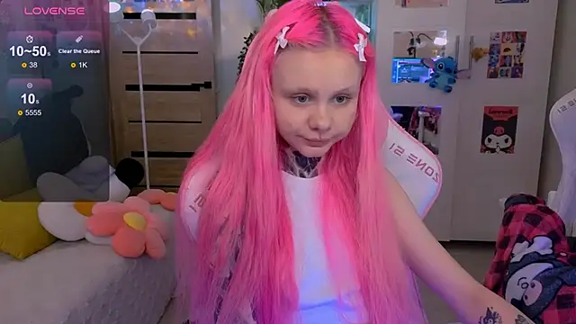 Snapshot of Britney_Lynch chatting on 26, 10, 2025 Britney Lynch online show from 26, 10, 2025