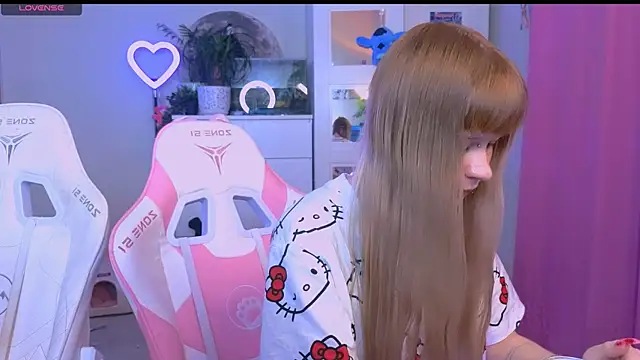 Snapshot of Britney_Lynch chatting on 14, 10, 2025 Britney Lynch online show from 14, 10, 2025