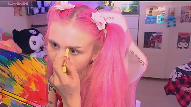 Snapshot of Britney_Lynch chatting on 24, 10, 2025 Britney Lynch online show from 24, 10, 2025