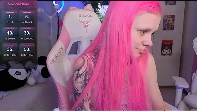 Snapshot of Britney_Lynch chatting on 22, 10, 2025 Britney Lynch online show from 22, 10, 2025