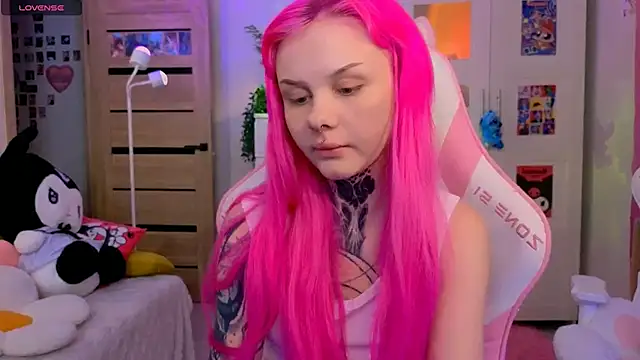 Snapshot of Britney_Lynch chatting on 30, 10, 2025 Britney Lynch online show from 30, 10, 2025