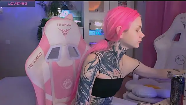 Snapshot of Britney_Lynch chatting on 21, 10, 2025 Britney Lynch online show from 21, 10, 2025