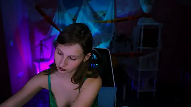 EllaHorton online show from 1, 11, 2025