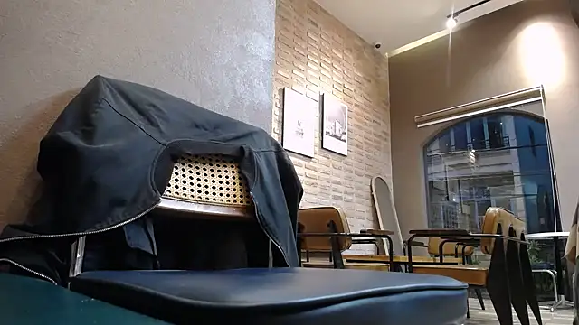 Snapshot of Fiola-Ly chatting on 14, 11, 2025 Fiola-Ly online show from 14, 11, 2025