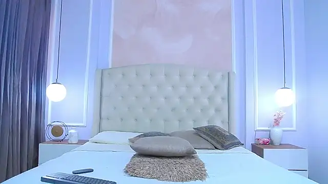 Snapshot of JoannaCox chatting on 5, 11, 2025 JoannaCox online show from 5, 11, 2025