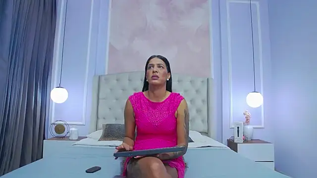 Snapshot of JoannaCox chatting on 14, 11, 2025 JoannaCox online show from 14, 11, 2025