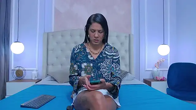 Snapshot of JoannaCox chatting on 10, 9, 2025 JoannaCox online show from 10, 9, 2025