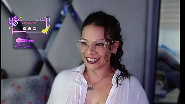 Snapshot of paula_daniela1 chatting on 2, 11, 2025 paula daniela1 online show from 2, 11, 2025