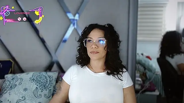 Snapshot of paula_daniela1 chatting on 25, 11, 2025 paula daniela1 online show from 25, 11, 2025