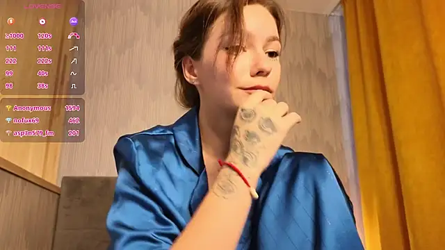 girl with snaketatto0 online show from 10, 12, 2024