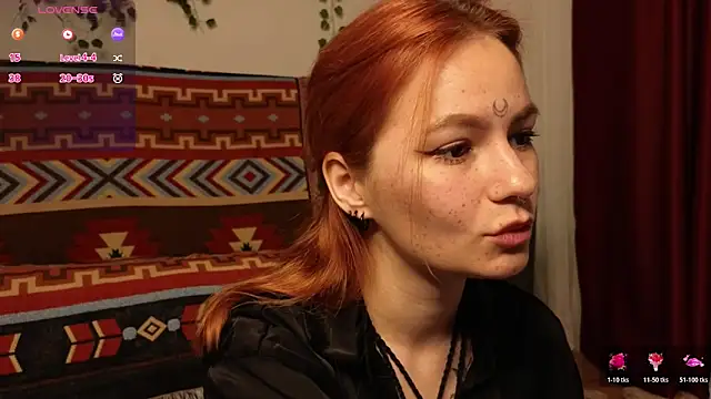 girl with snaketatto0 online show from 14, 12, 2025