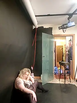 Curvy Lucy online show from 2, 1, 2025