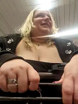 Curvy Lucy online show from 6, 1, 2025