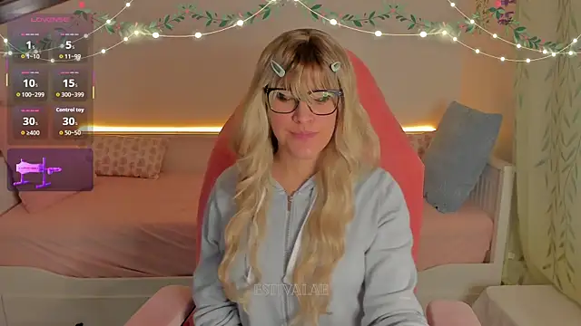 estivalae online show from 15, 12, 2025