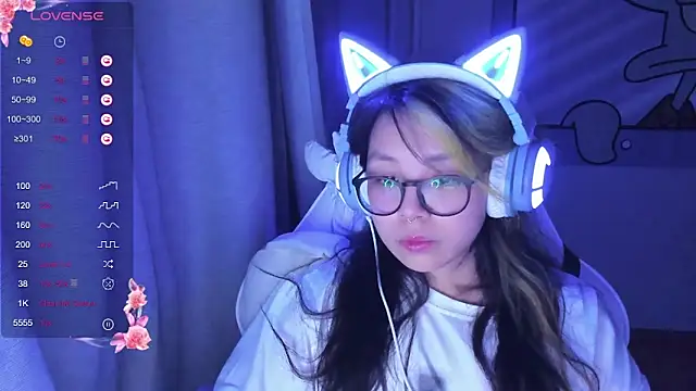 Snapshot of maydaykimmy chatting on 8, 2, 2025 maydaykimmy online show from 8, 2, 2025