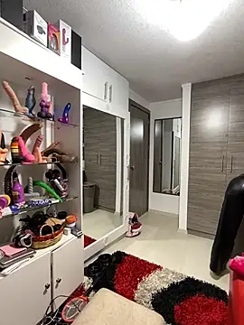 Snapshot of SUUKAM chatting on 11, 10, 2025 SUUKAM online show from 11, 10, 2025