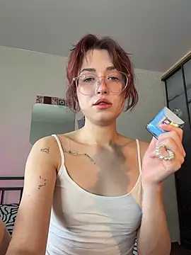 Evangeline Lawrence  online show from 17, 5, 2026