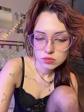 Evangeline Lawrence  online show from 15, 5, 2026