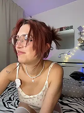 Evangeline Lawrence  online show from 19, 11, 2025