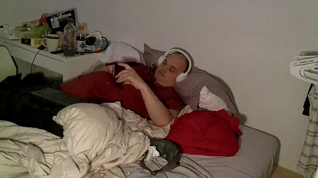 Snapshot of caressonnous chatting on 23, 10, 2025 caressonnous online show from 23, 10, 2025