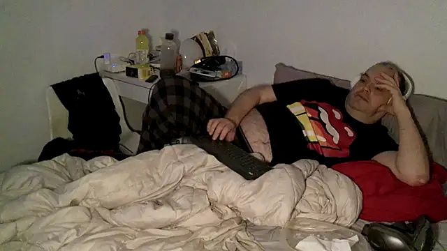 Snapshot of caressonnous chatting on 22, 10, 2025 caressonnous online show from 22, 10, 2025