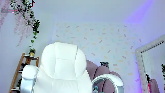 Snapshot of evelyn_evans_1 chatting on 20, 2, 2025 evelyn evans 1 online show from 20, 2, 2025