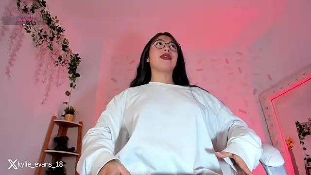 Snapshot of evelyn_evans_1 chatting on 18, 3, 2025 evelyn evans 1 online show from 18, 3, 2025