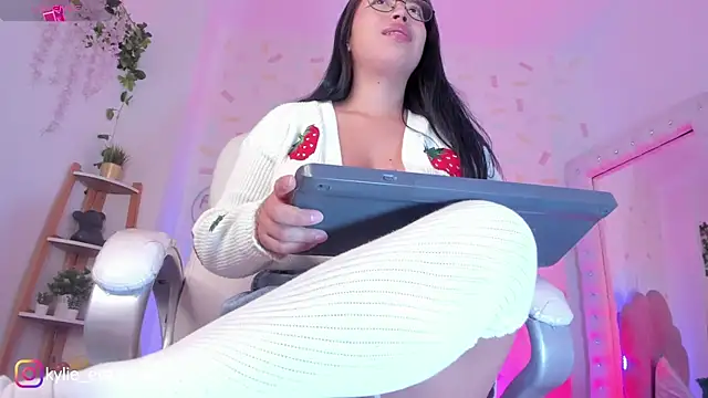 Snapshot of evelyn_evans_1 chatting on 4, 11, 2025 evelyn evans 1 online show from 4, 11, 2025