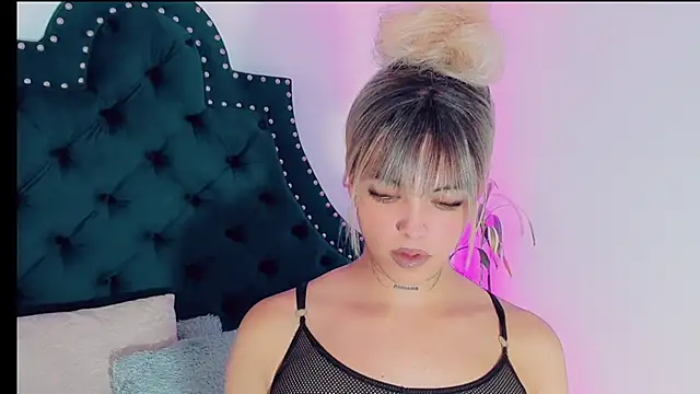 Emmaa Saenz  online show from 27, 2, 2025