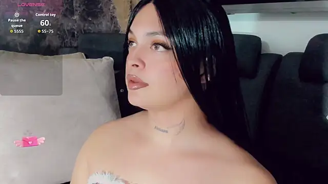 Emmaa Saenz  online show from 20, 6, 2026