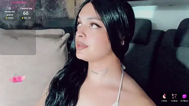 Emmaa Saenz  online show from 17, 6, 2026