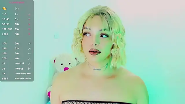 Emmaa Saenz  online show from 9, 3, 2026