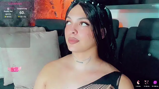 Emmaa Saenz  online show from 31, 5, 2026