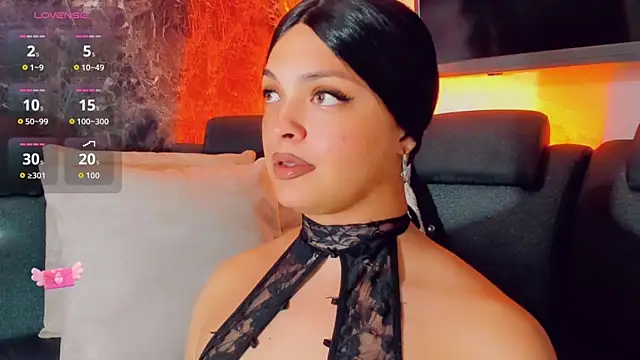 Emmaa Saenz  online show from 25, 5, 2026