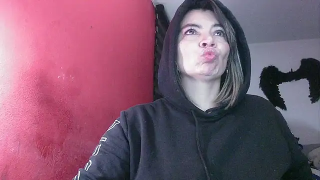 Snapshot of charlotedoll chatting on 8, 5, 2026 charlotedoll online show from 8, 5, 2026