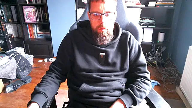 Snapshot of MeSteff chatting on 25, 10, 2025 MeSteff online show from 25, 10, 2025