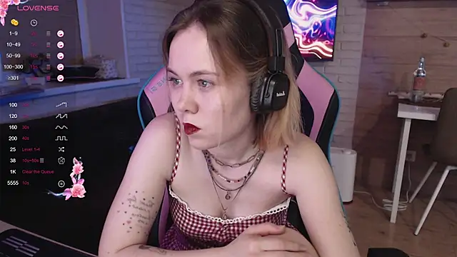 Snapshot of lucy_mirror chatting on 1, 12, 2025 lucy mirror online show from 1, 12, 2025