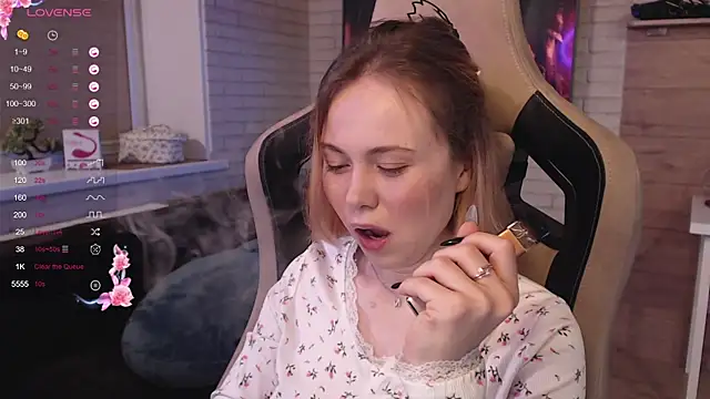 Snapshot of lucy_mirror chatting on 9, 10, 2025 lucy mirror online show from 9, 10, 2025