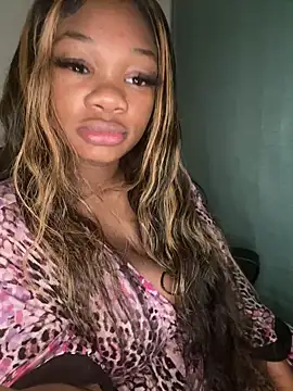 Snapshot of CharismaaBanx chatting on 7, 12, 2024 CharismaaBanx online show from 7, 12, 2024