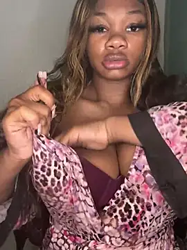 Snapshot of CharismaaBanx chatting on 7, 12, 2024 CharismaaBanx online show from 7, 12, 2024