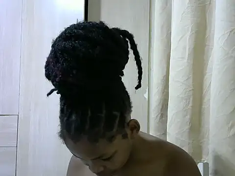 Snapshot of queen-sasha chatting on 15, 3, 2025 queen-sasha online show from 15, 3, 2025