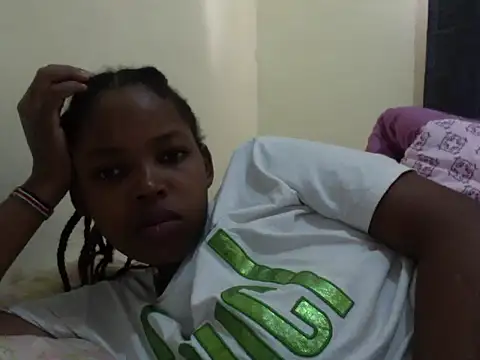 Snapshot of queen-sasha chatting on 6, 10, 2025 queen-sasha online show from 6, 10, 2025