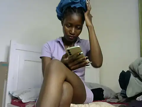 Snapshot of thicky_anncy chatting on 5, 3, 2025 thicky anncy online show from 5, 3, 2025